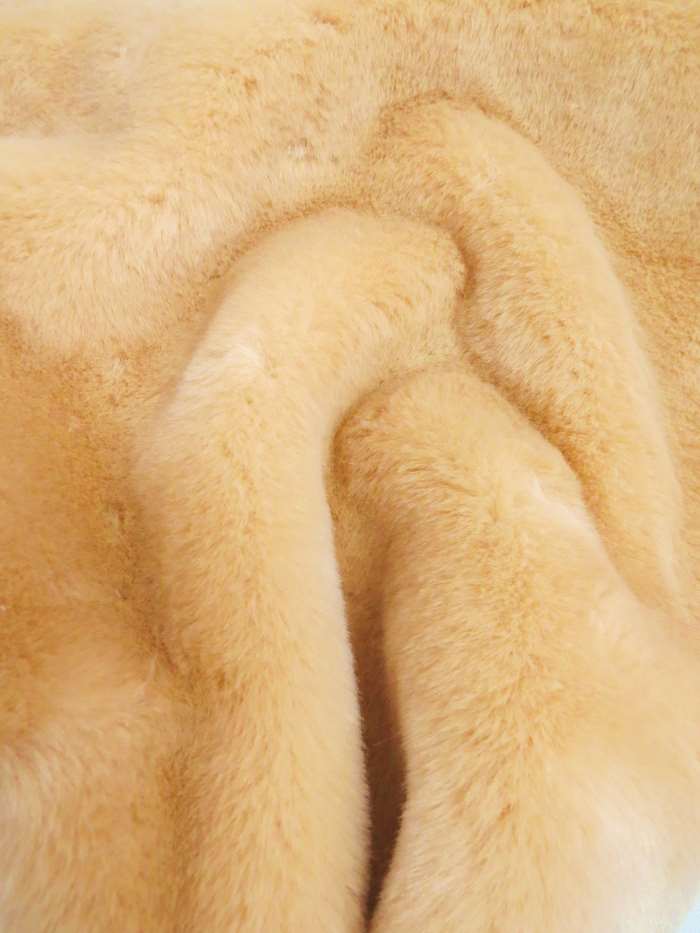 Blonde Half Shag Faux Fur Fabric (Beaver)(Knit Backing) / Sold By The Yard
