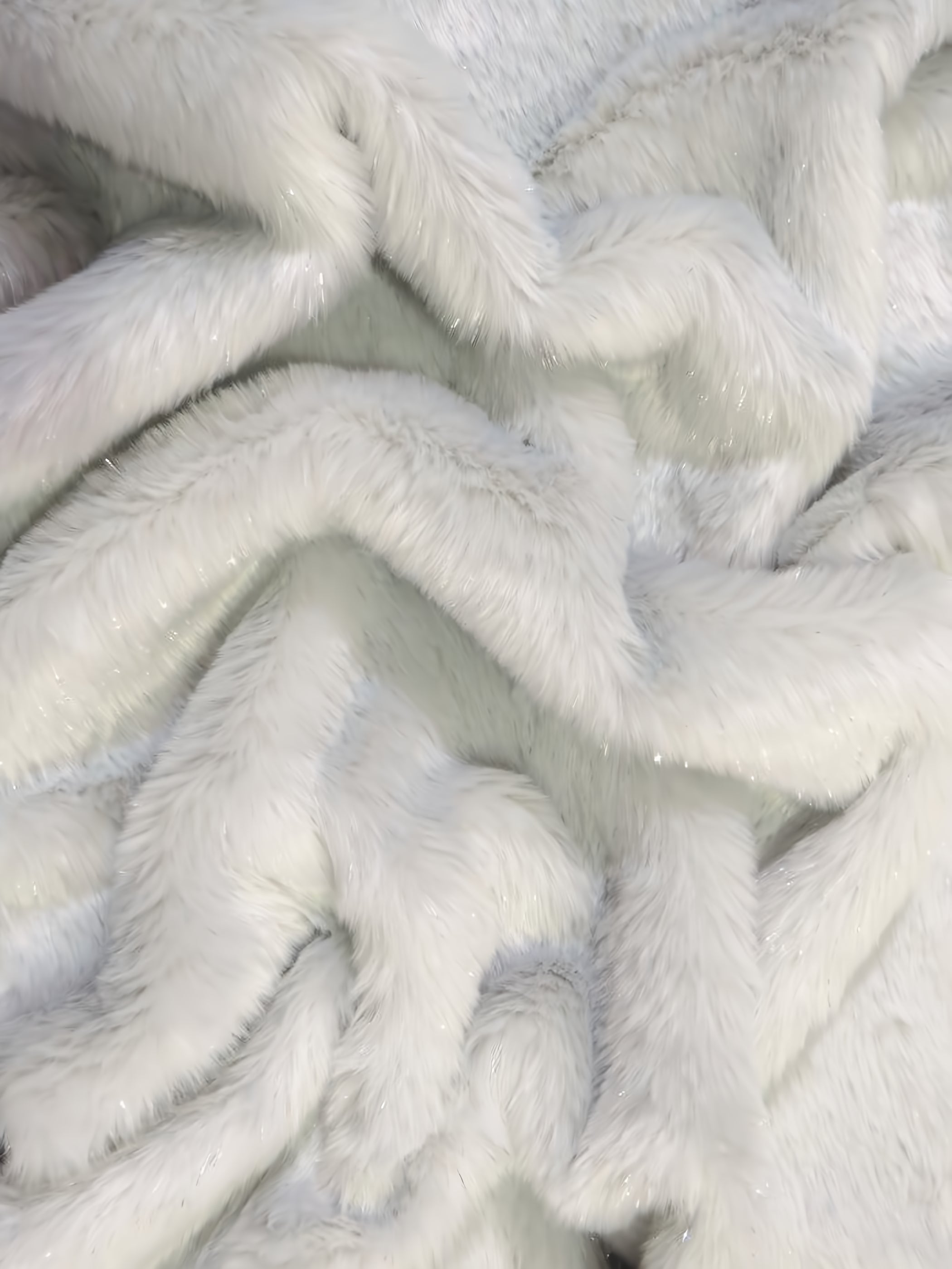 Tinsel Tip Short Shag Faux Fur / Platinum Silver / Sold By The Yard / 15 Yard Bolt